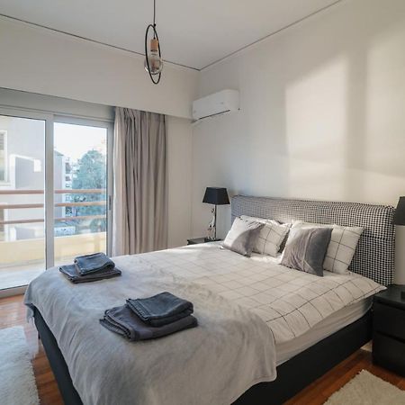 Sea Front Luxury Apartment Патра Экстерьер фото