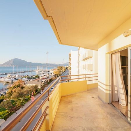 Sea Front Luxury Apartment Патра Экстерьер фото