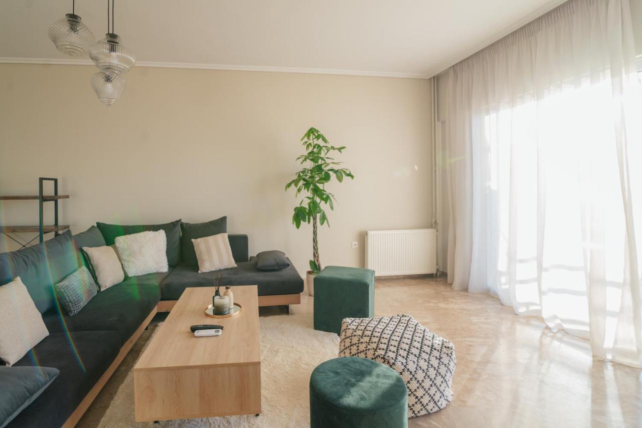 Sea Front Luxury Apartment Патра Экстерьер фото