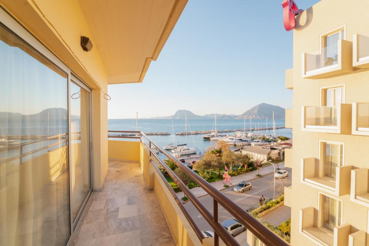 Sea Front Luxury Apartment Патра Экстерьер фото